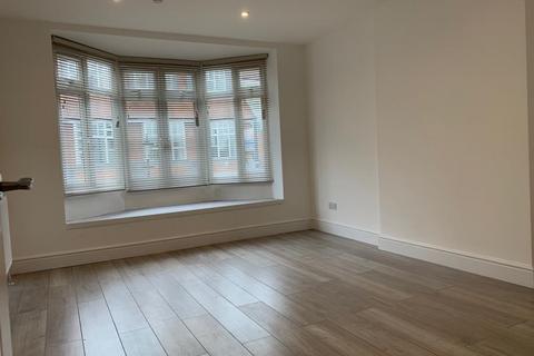 1 bedroom apartment to rent, The Parade, Claygate, Surrey, KT10 0PA