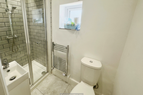 30 Newlands Close, Southall, UB2 5TN