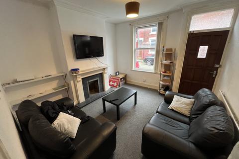 4 bedroom terraced house to rent, Welton Grove, Leeds, West Yorkshire, LS6