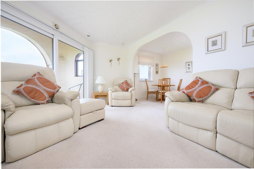 Battery Park Avenue, Greenock, PA16 2 bed flat for sale £180,000