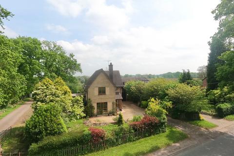 3 bedroom detached house for sale, London Road, Stapeley, CW5