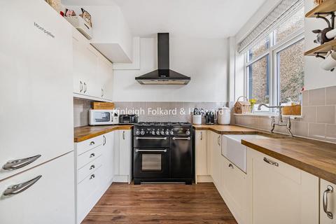25 Woodside Avenue, Chislehurst, BR7 6BX