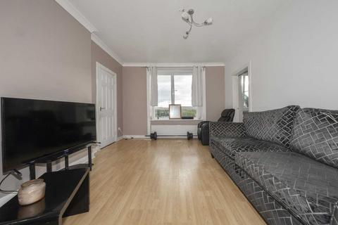 3 bedroom flat to rent, Kingsacre  Road, Glasgow G44