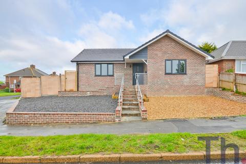 3 bedroom detached bungalow for sale, Newport PO30