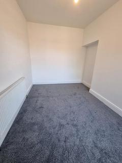 1 bedroom flat to rent, Top Flat @ 37 Samuel Street, Crewe, CW1