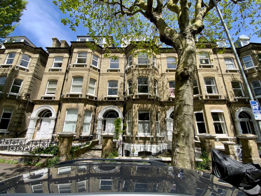 Cromwell Road, Hove, BN3 2 bed flat to rent £1,420 pcm (£328 pw)