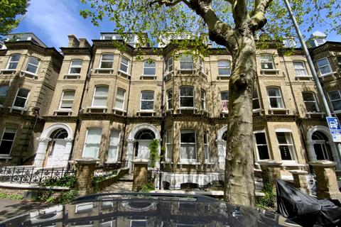 2 bedroom flat to rent, Cromwell Road, Hove, BN3