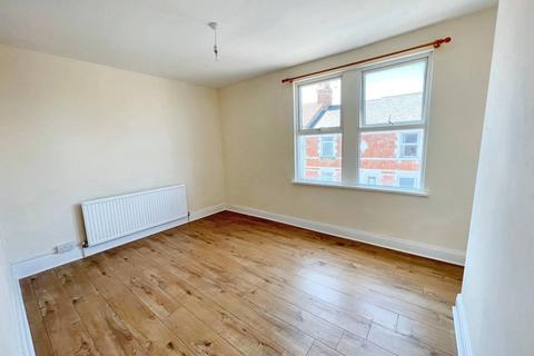 2 bedroom terraced house to rent, Dowling Street, Swindon SN1