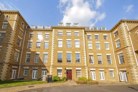 3 bedroom apartment to rent, Royal Drive London N11