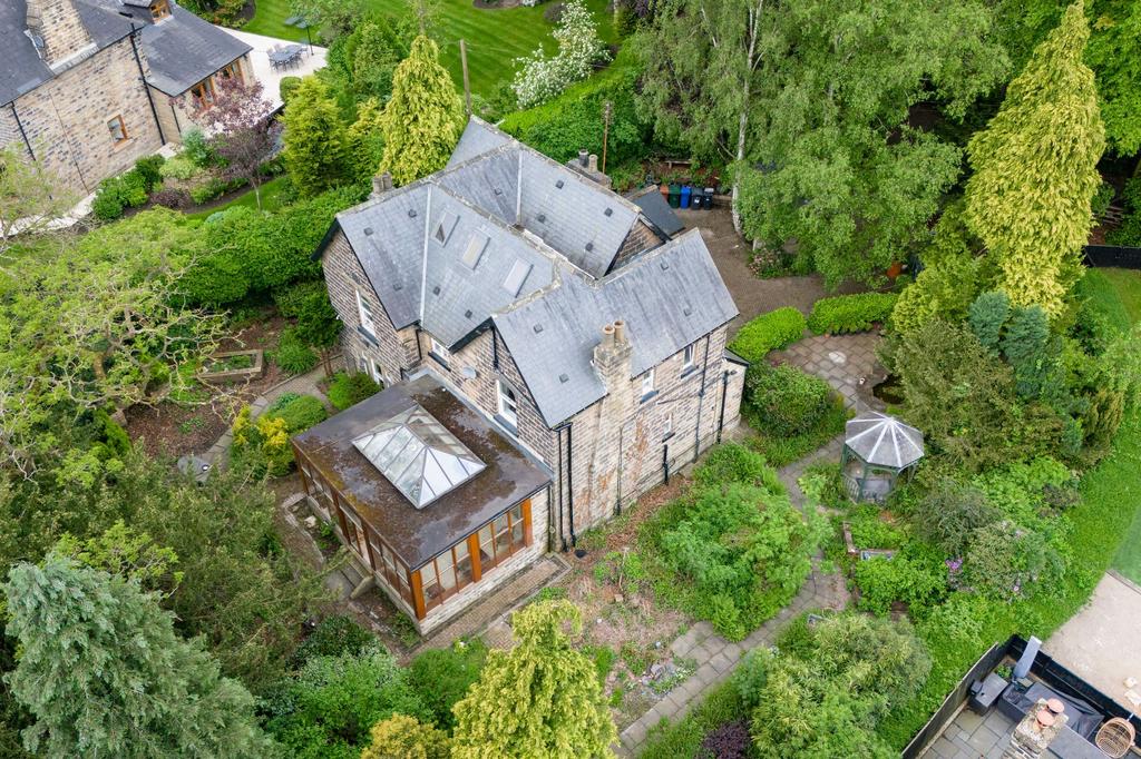 The Yews, Lidgett Lane, Tankersley 5 bed detached house for sale £