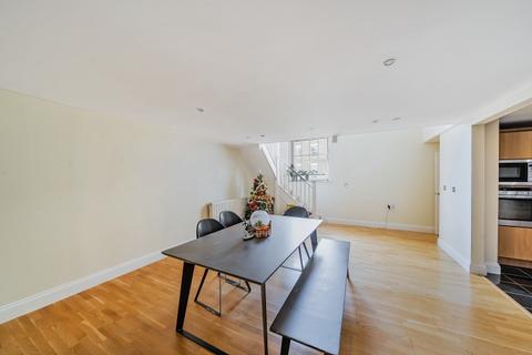 2 bedroom apartment to rent, Royal Drive London N11