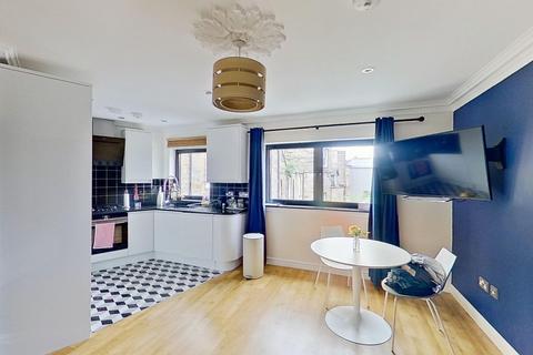 1 bedroom flat to rent, Cockburn Street, Edinburgh, Midlothian, EH1