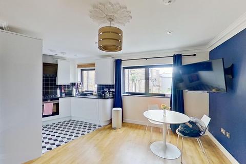 1 bedroom flat to rent, Cockburn Street, Edinburgh, EH1