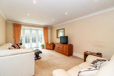 2 bedroom apartment for sale, Cherry Tree Court, Cherry Tree Road, Beaconsfield, HP9