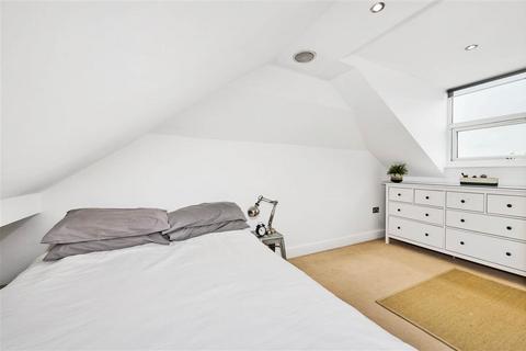 2 bedroom flat for sale, Cavendish Road, SW12
