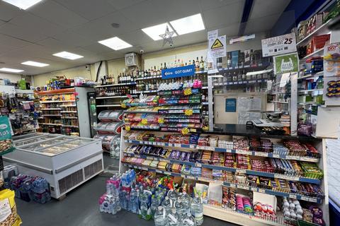 Shop to rent, Kingsley Road, HOUNSLOW, Greater London, TW3