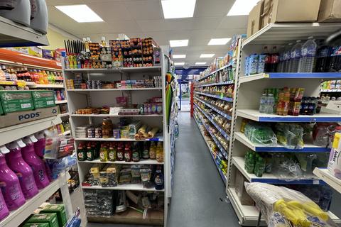 Shop to rent, Kingsley Road, HOUNSLOW, Greater London, TW3