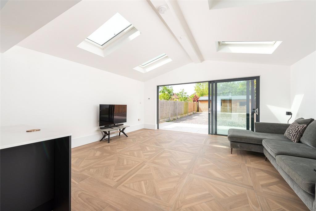Kitchen/Family Rm
