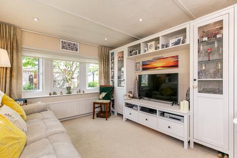 1 bedroom park home for sale, Subrosa Drive, MERSTHAM, Redhill, Surrey, RH1