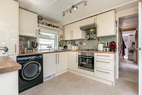 1 bedroom park home for sale, Subrosa Drive, MERSTHAM, Redhill, Surrey, RH1