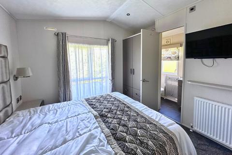 2 bedroom mobile home for sale, Hoburne Lane, Christchurch, Dorset. BH23 4HP