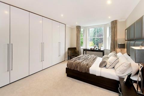 6 bedroom detached house for sale, 4 Woodland Grove, Weybridge, KT13