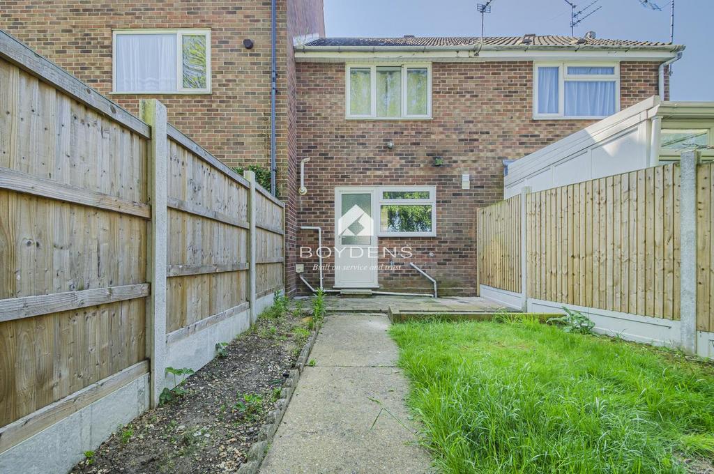 Merstham Drive, ClactononSea CO16 2 bed terraced house to rent £925