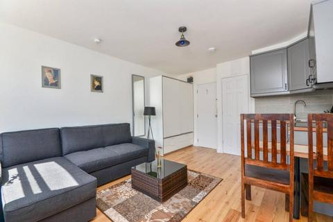Studio to rent, Penywern Road, Earls Court, London SW5