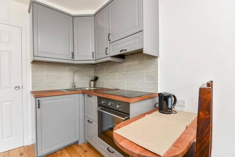 Studio to rent, Penywern Road, Earls Court, London SW5