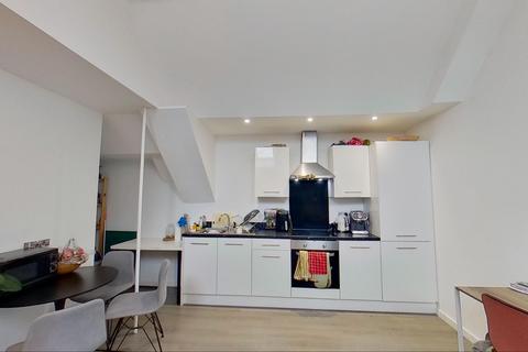 2 bedroom flat to rent, Viaduct Road, Burley, Leeds
