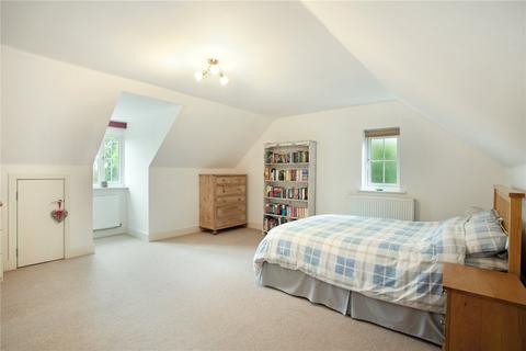 24 Newbery Close, Caterham, CR3 6GD
