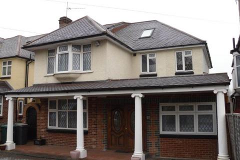 6 bedroom detached house to rent, Southway, London N20