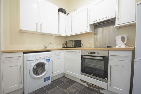 4 bedroom flat to rent, 1050L – Caledonian Road, Edinburgh, EH11 2DA