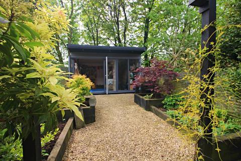 9 Bentley Lane, Bury, BL9 6RZ