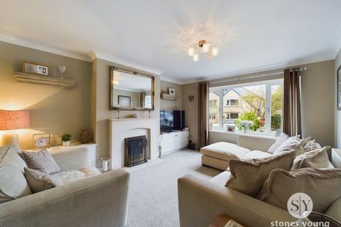 16 Warwick Drive, Clitheroe, BB7 2BG
