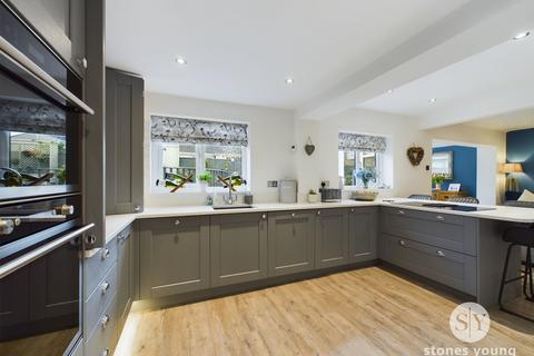 16 Warwick Drive, Clitheroe, BB7 2BG