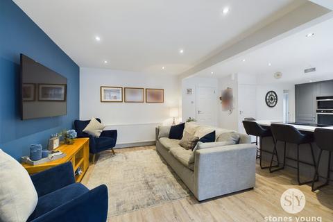 16 Warwick Drive, Clitheroe, BB7 2BG