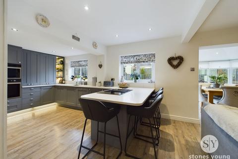 16 Warwick Drive, Clitheroe, BB7 2BG