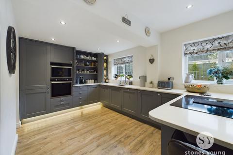16 Warwick Drive, Clitheroe, BB7 2BG