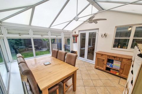 22 Shackleton Close, Ash Vale, Aldershot, GU12 5SB