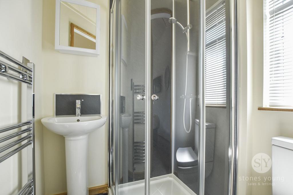 En-Suite to Bedroom 1