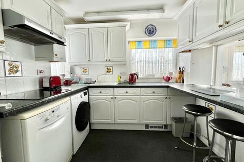 9, Marina Court Roundham Road, Paignton, TQ4 6DX