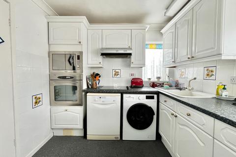 9, Marina Court Roundham Road, Paignton, TQ4 6DX