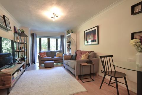 2 bedroom apartment for sale, Horley, Surrey, RH6