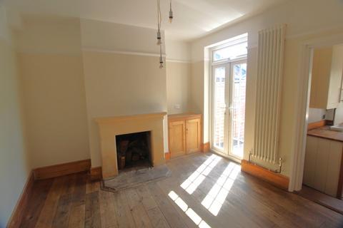 2 bedroom terraced house to rent, Old Park Road, Hitchin, SG5