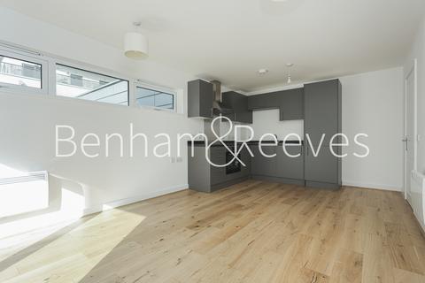 2 bedroom apartment to rent, Tarves Way, Surrey Quays SE10