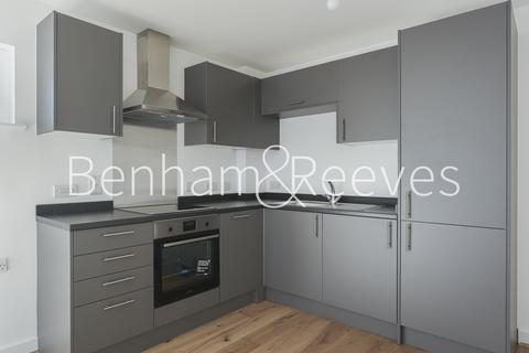 2 bedroom apartment to rent, Tarves Way, Surrey Quays SE10