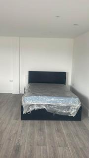 Studio to rent, Alfred Road, London