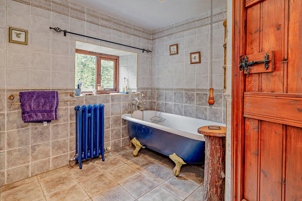 Family Bathroom (1)