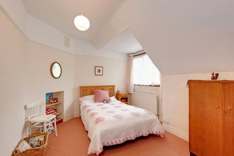 24 The Ridgeway, London, NW11 8TB